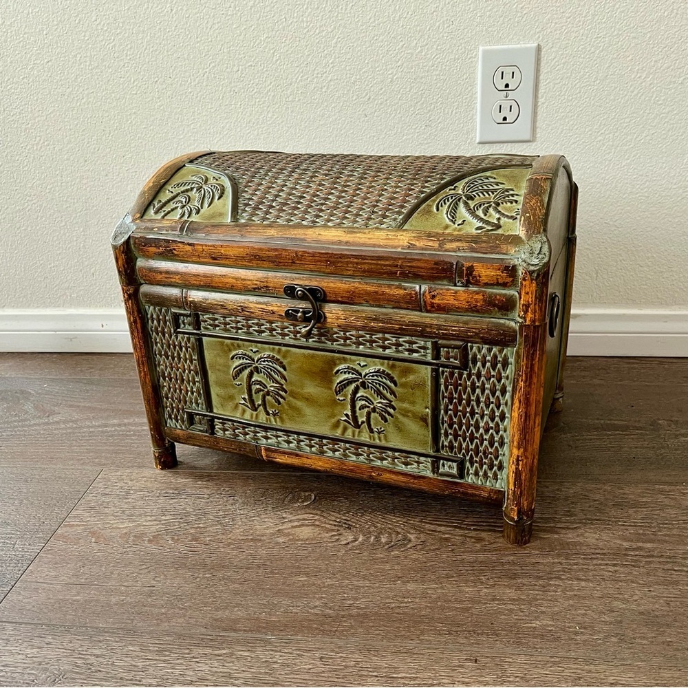 Vintage-Inspired Palm Motif Decorative Storage Trunk - Green and Brown